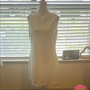 Elegant White Sleeveless Dress